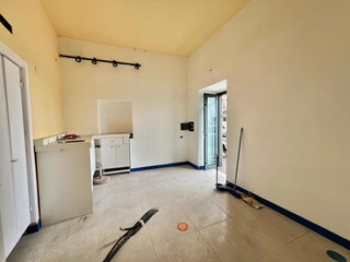 Negozio in Vendita a Pozzuoli, 100'000€, 30 m²