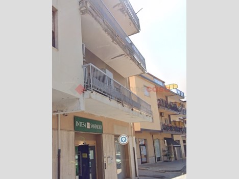 Negozio in Vendita a Bianco, 250'000€, 260 m²
