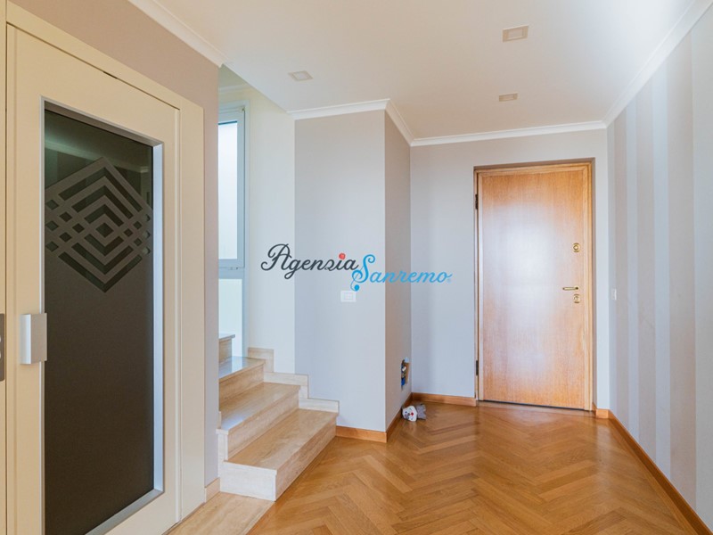 Casa Indipendente in Vendita a Sanremo, 2'800'000€, 410 m², con Box