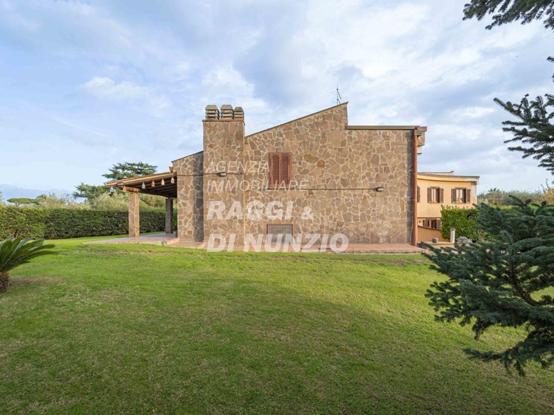 Villa in Affitto a Frascati, 1'650€, 140 m²
