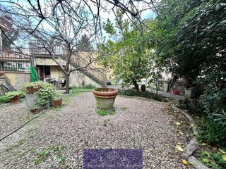 Casa Semi Indipendente in Vendita a Firenze, zona San Jacopino, 1'400'000€, 400 m², con Box