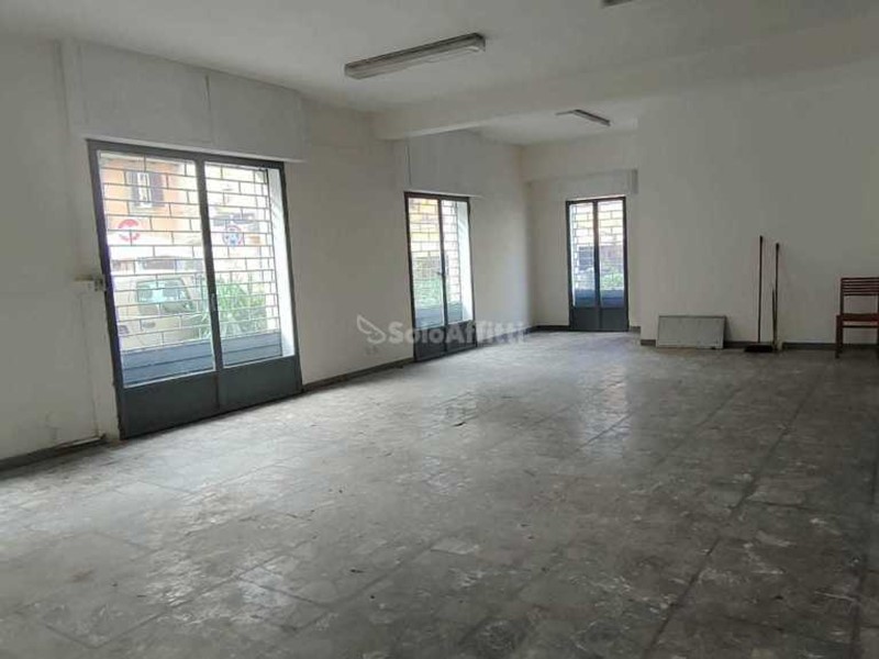 Capannone in Affitto a Frascati, 2'200€, 140 m²