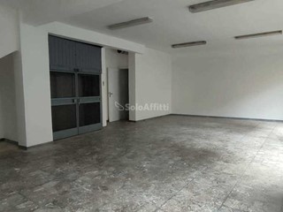 Capannone in Affitto a Frascati, 2'200€, 140 m²