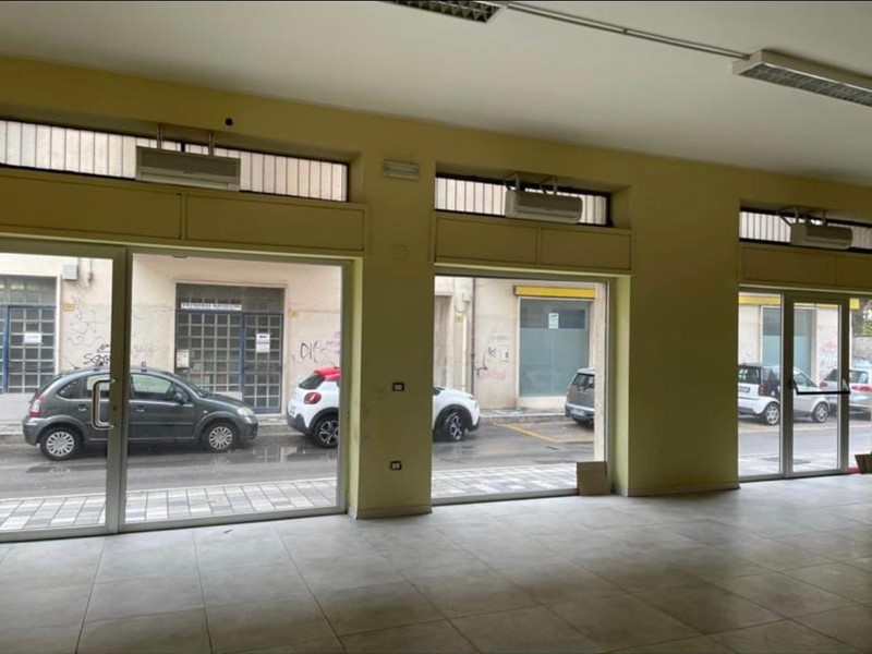 Immobile commerciale in Affitto a Pescara, 1'200€, 110 m²