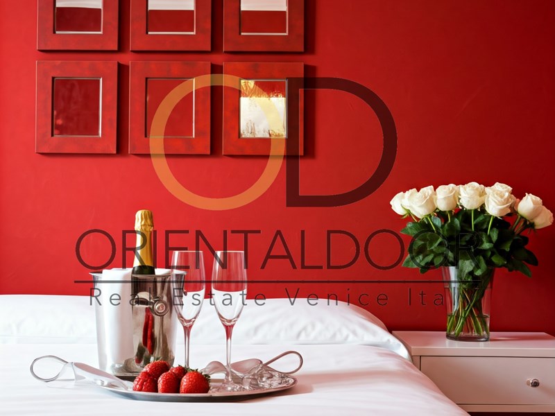 Immobile commerciale in Vendita a Venezia, zona Dorsoduro, 300 m², arredato