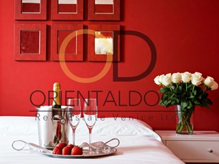 Immobile commerciale in Vendita a Venezia, zona Dorsoduro, 300 m², arredato