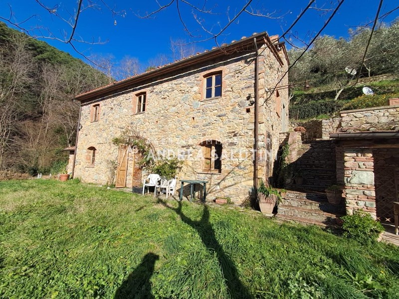Casa di corte in Vendita a Buti, 650'000€, 200 m², arredato