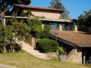 Casa di corte in Vendita a Manciano, 750'000€, 489 m², arredato