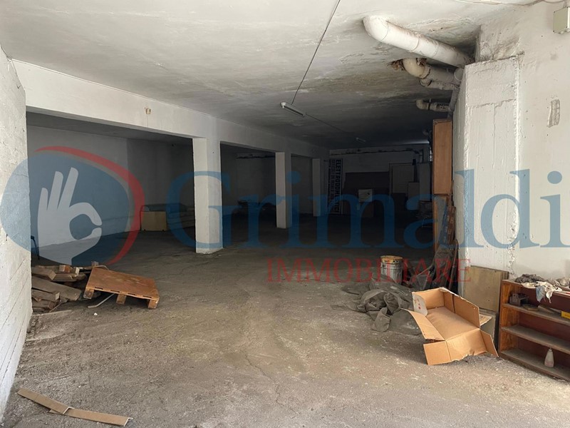 Magazzino in Affitto a Quarto, 800€, 160 m²