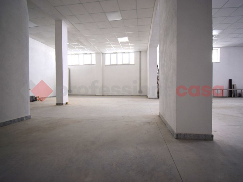 Negozio in Vendita a Roccapiemonte, 345'000&euro;, 280 m²