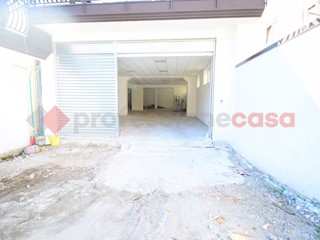 Negozio in Vendita a Roccapiemonte, 345'000&euro;, 280 m²