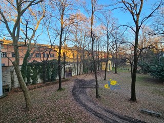 Trilocale in Vendita a Parma, zona Parma Centro, 148'000€, 92 m², arredato