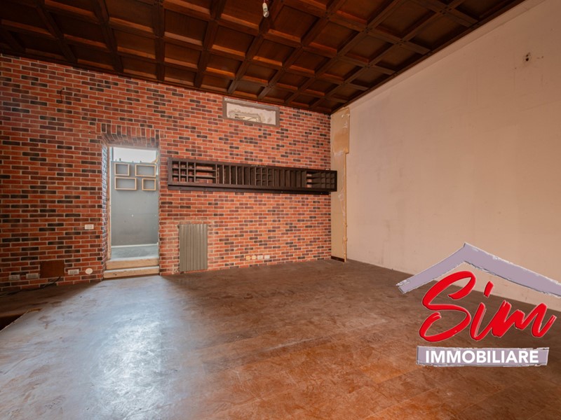 Immobile commerciale in Vendita a Novara, zona Centro, 139'000€, 115 m²