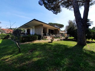 Casa Indipendente in Vendita a Livorno, zona Montenero basso, 850'000&euro;, 220 m², con Box