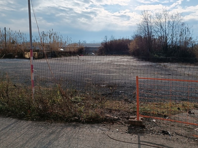 Capannone in Vendita a Castelnuovo Magra, 400'000€, 302 m²