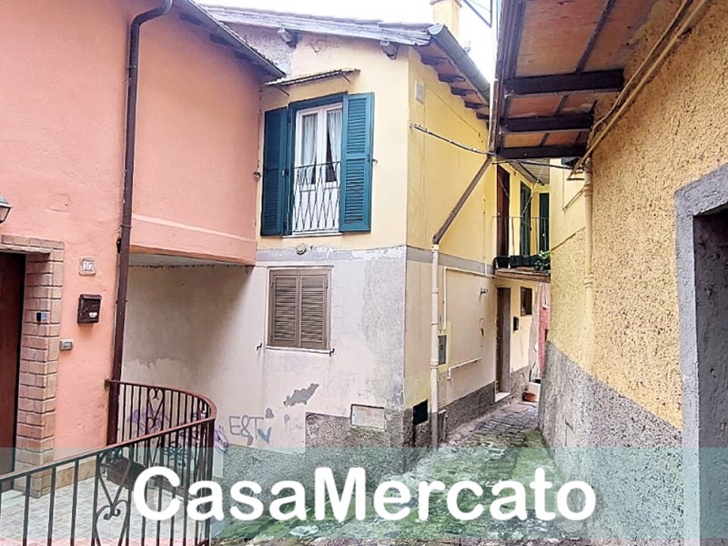 Bilocale in Vendita a Rocca di Papa, zona Repubblica - Centro, 49'000€, 50 m²
