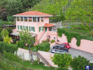 Casa Indipendente in Vendita a Carrara, 635'000€, 230 m²