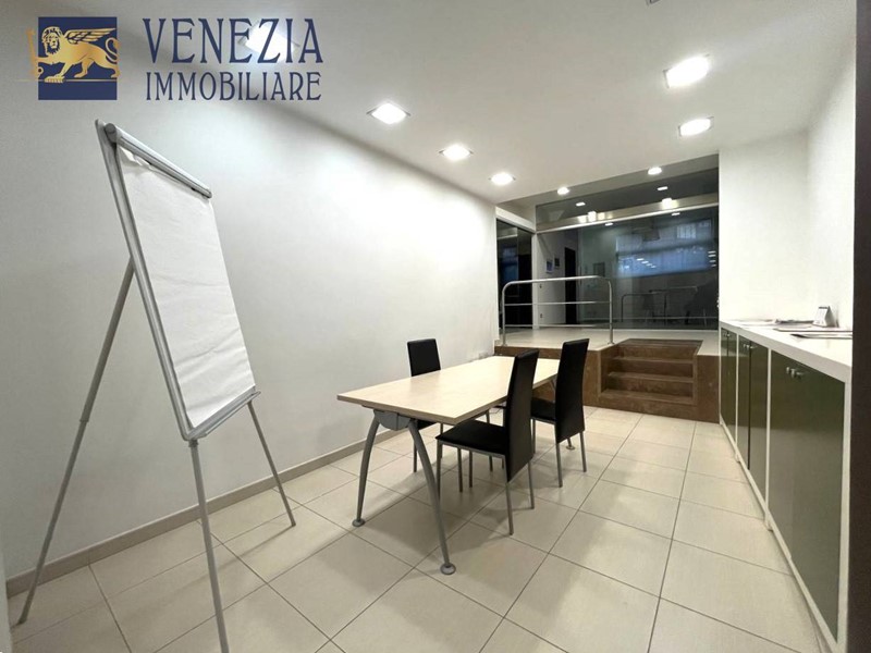 Ufficio in Vendita a Sciacca, zona De Gasperi, 110'000€, 115 m²