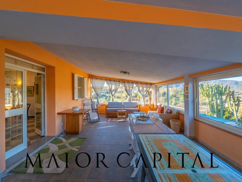 Villa in Vendita a Posada, 449'000€, 200 m²
