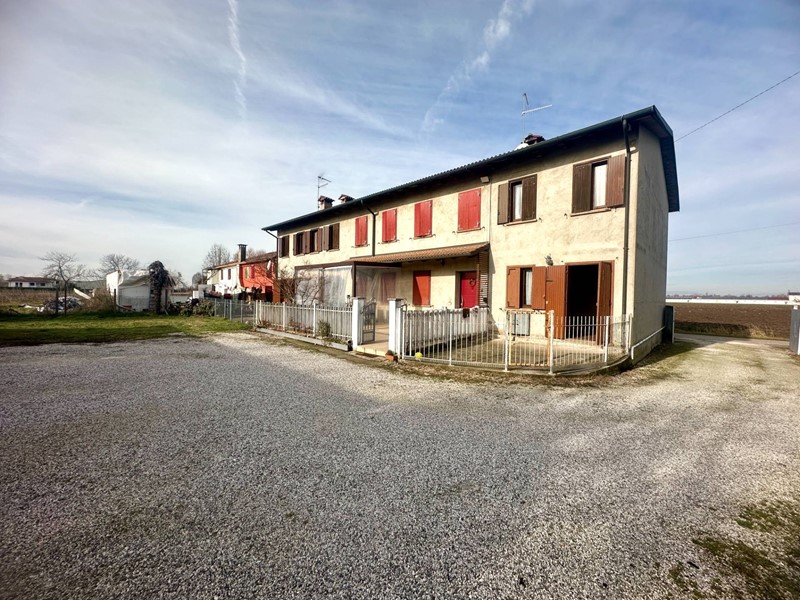 Casa Semi Indipendente in Vendita a Borgo Veneto, 55'000€, 63 m²