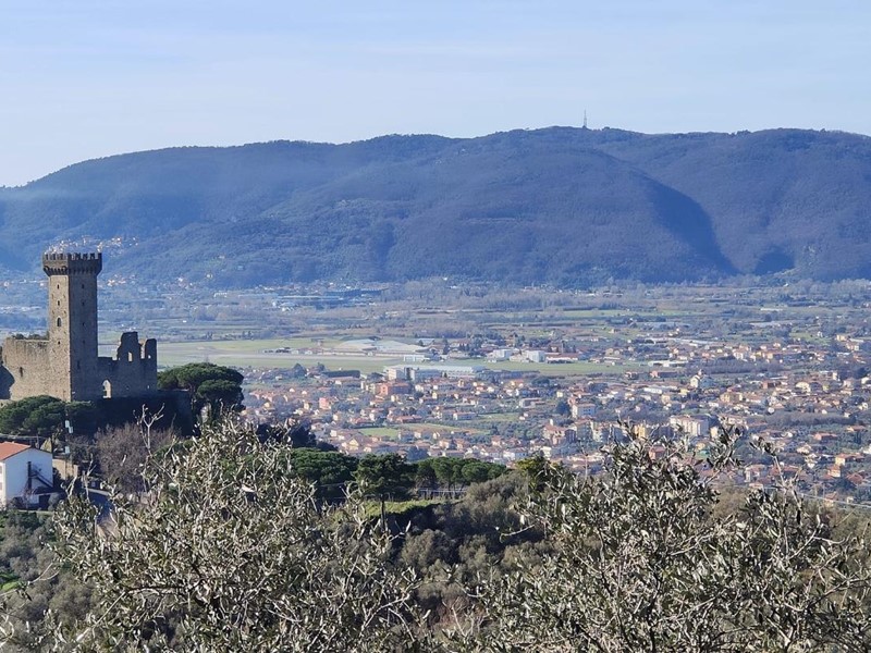 Villa in Vendita a Castelnuovo Magra, 849'000€, 250 m², arredato