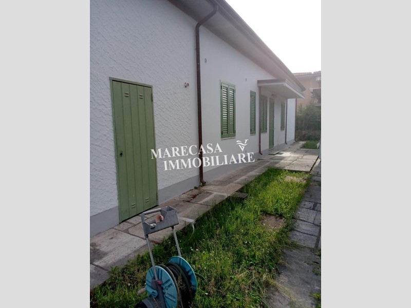 Casa Indipendente in Vendita a Carrara, zona Marina di Carrara, 500'000€, 160 m²