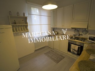 Quadrilocale in Affitto a Massa, zona Marina di Massa, 1'800€, 100 m², arredato, con Box