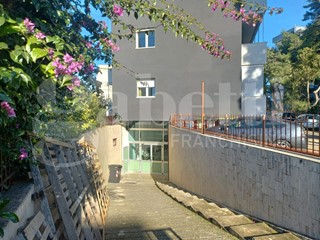 Laboratorio in Vendita a Bari, 220'000€, 500 m²