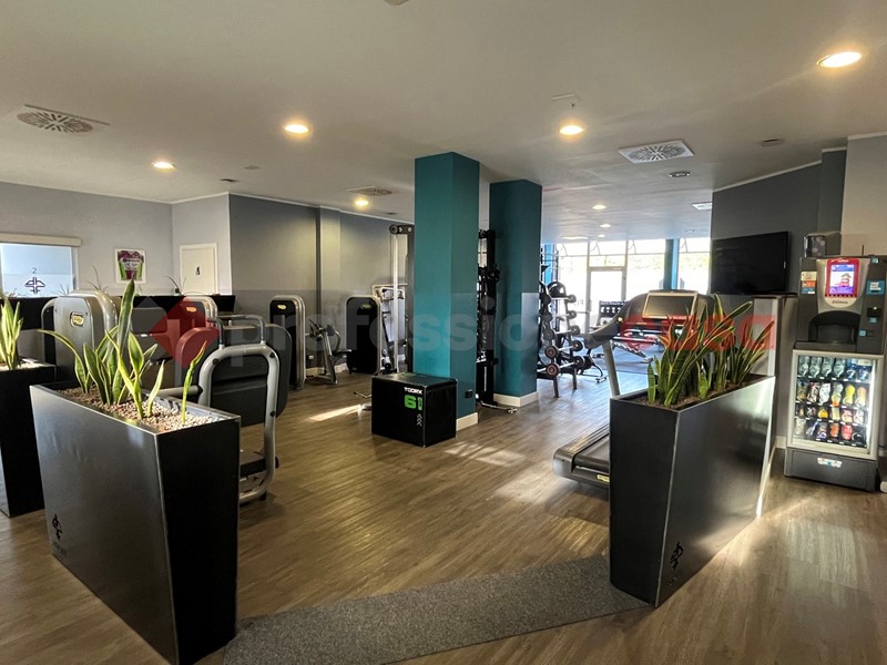 Negozio in Vendita a Pinerolo, 349'000€, 250 m²