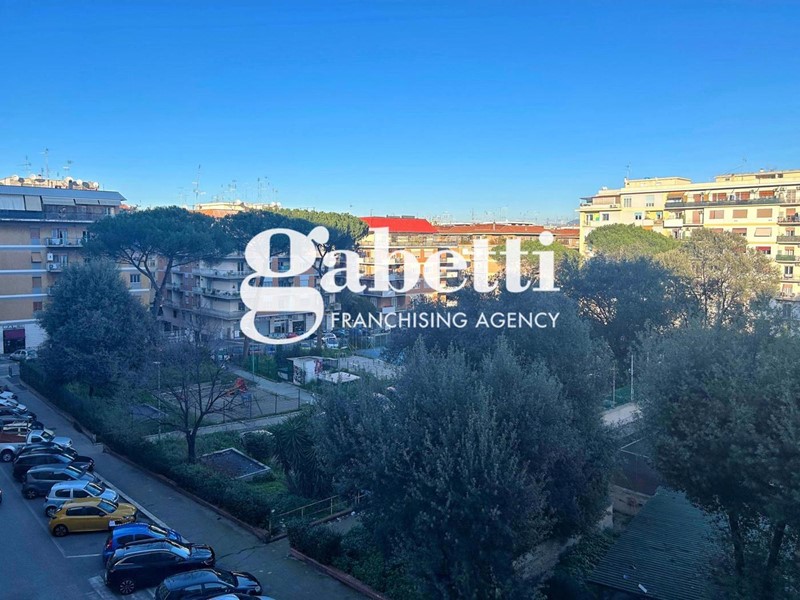 Trilocale in Vendita a Roma, 309'000€, 130 m²