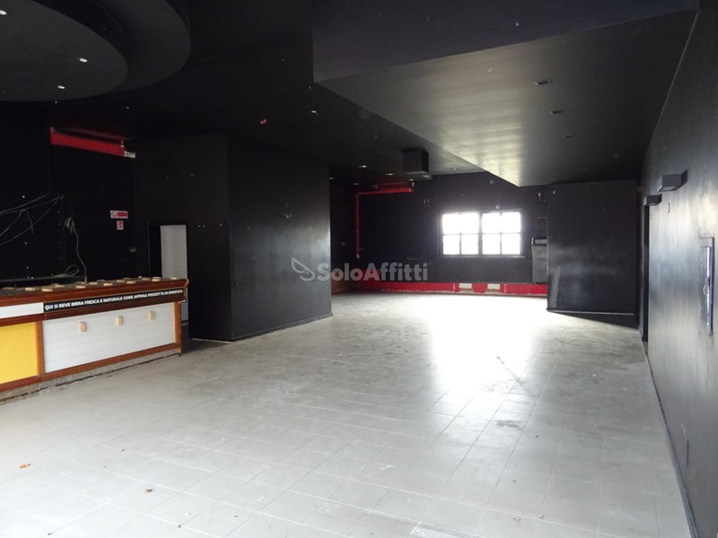 Capannone in Affitto a Ostra Vetere, zona Centro, 700€, 200 m²