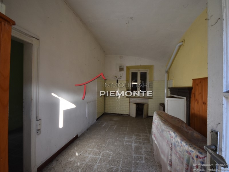 Casa Semi Indipendente in Vendita a Borgomanero, 115'000€, 200 m²