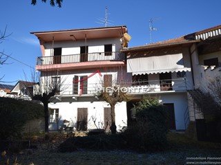 Casa Semi Indipendente in Vendita a Borgomanero, 115'000€, 200 m²