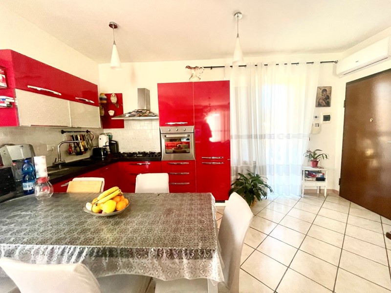 Appartamento in Vendita a Bolano, zona Ceparana, 150'000&euro;, 110 m²