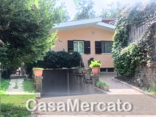 Appartamento in Vendita a Rocca di Papa, zona Barozze + Calcare, 290'000€, 170 m², con Box