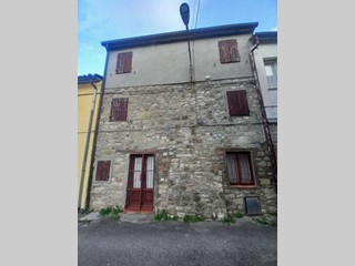 Casa Semi Indipendente in Vendita a Novafeltria, 70'000€, 134 m², arredato, con Box