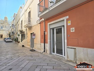 Negozio in Affitto a Adelfia, 450€, 30 m²