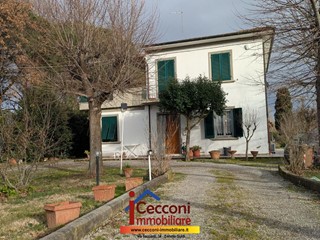 Casa Indipendente in Vendita a Empoli, zona Santa Maria a Ripa, 350'000€, 230 m², con Box
