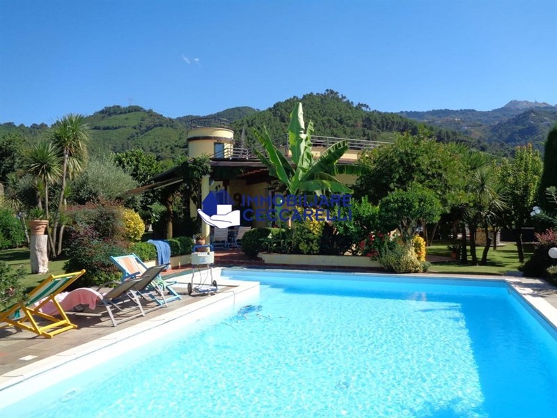 Villa in Vendita a Montignoso, 1'350'000&euro;, 300 m², arredato
