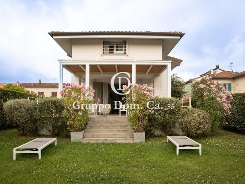 Villa in Affitto a Forte dei Marmi, 35'000€, 130 m², arredato