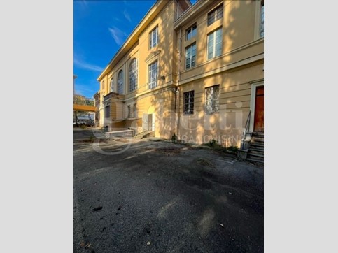 Ufficio in Vendita a Biella, 451'000€, 1728 m²