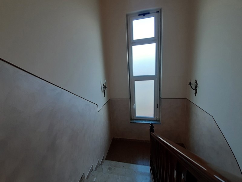 Villa in Vendita a Legnano, 330'000€, 335 m²