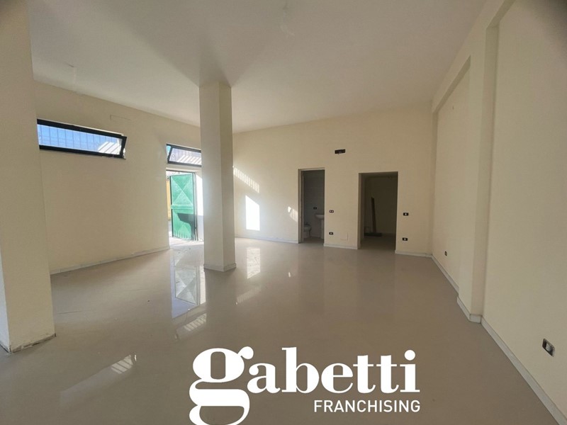 Negozio in Vendita a Vitulazio, 85'000€, 111 m²