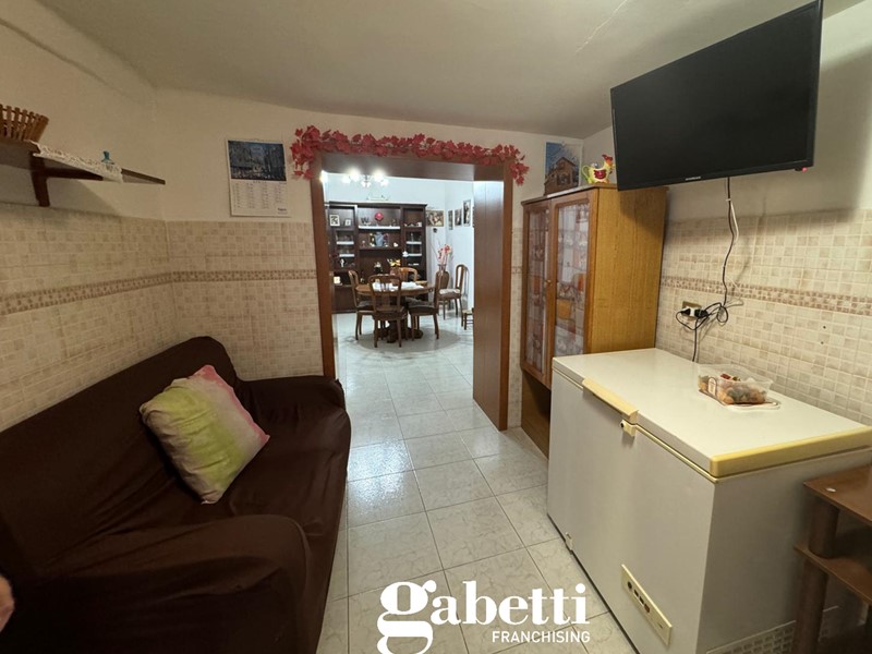 Casa Indipendente in Vendita a Bellona, 120'000€, 280 m²