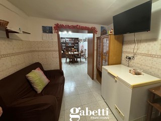 Casa Indipendente in Vendita a Bellona, 120'000€, 280 m²