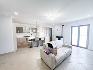 Trilocale in Vendita a Atena Lucana, 150'000&euro;, 76 m², arredato