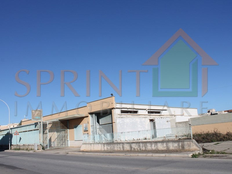 Capannone in Affitto a Monopoli, 9'000€, 1000 m²