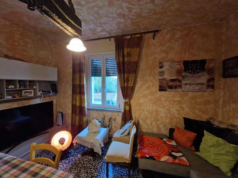 Appartamento in Vendita a Lucca, zona nozzano, 130'000€, 140 m²