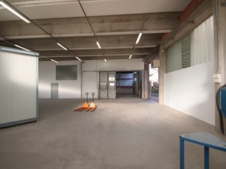 Capannone in Vendita a Lucca, zona Ovest, 260'000€, 260 m²