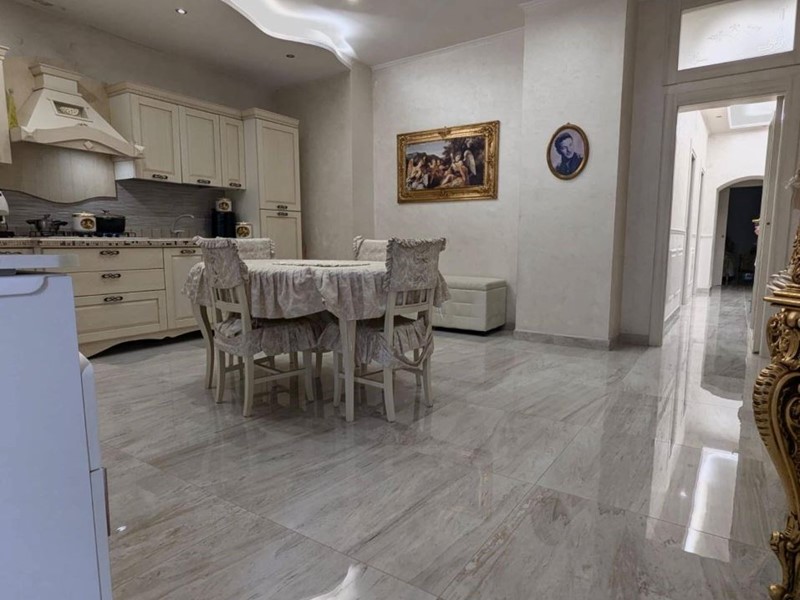 Trilocale in Vendita a Torre Annunziata, 98'000€, 80 m²